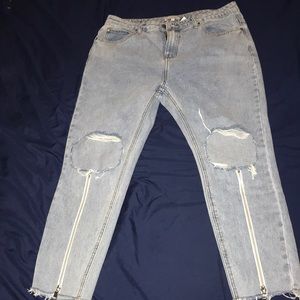 Distressed Zip boyfriend jeans